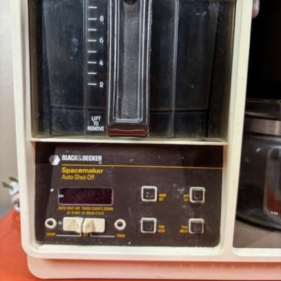 Vintage Black & Decker B4SDC-3D 10-Cup Undercabinet Spacemaker Coffee Maker - Picture 2 of 6